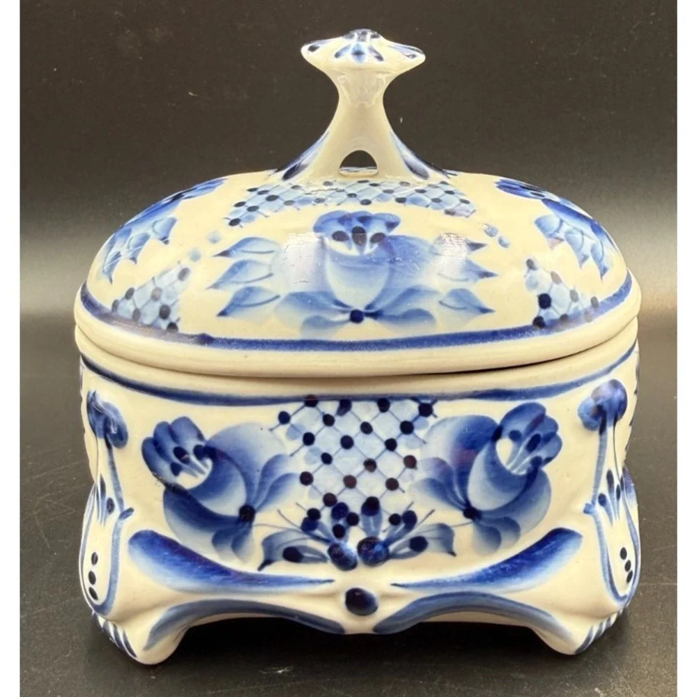 Gzhel Vintage Russian Porcelain Box Lidded Trinket Dish Floral Decorative